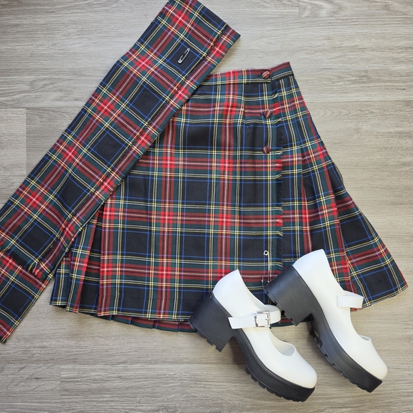 Vintage Dresses & Skirts - Vintage Wool Pleated Wrap Plaid Skirt & Matching Shoulder Sash Tartan Set